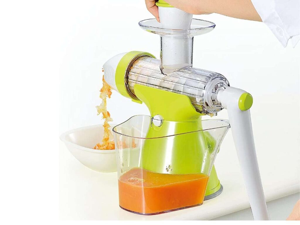 Hand crank juicer