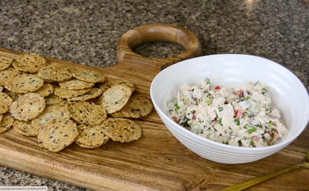 Avocado salad preparation