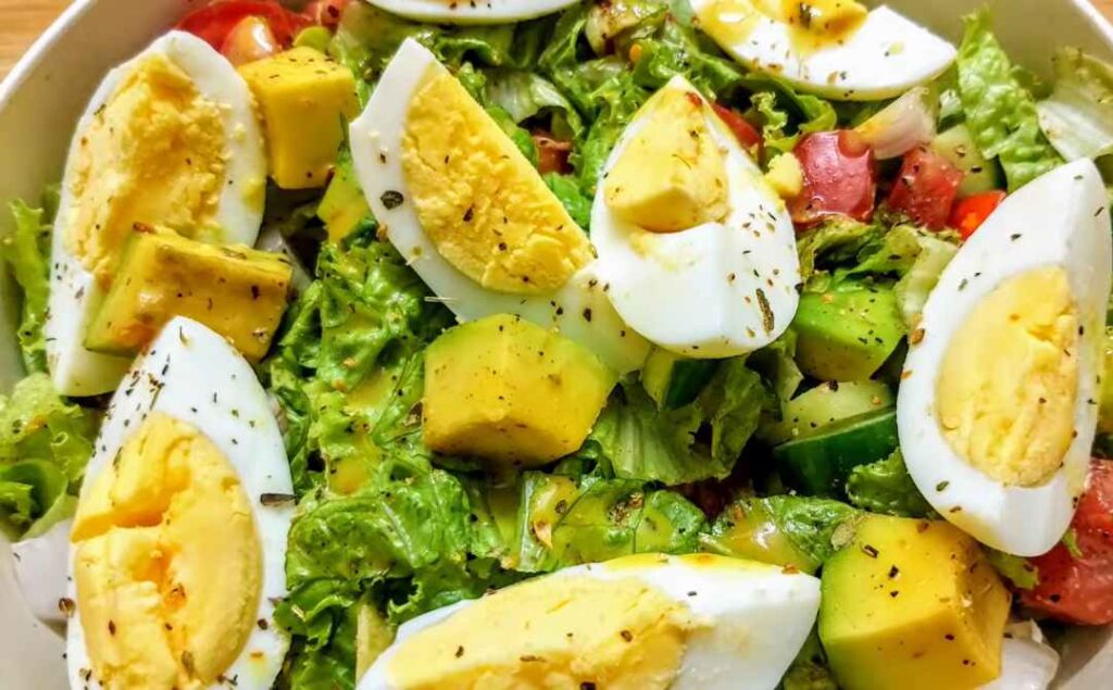 Avocado salad preparation